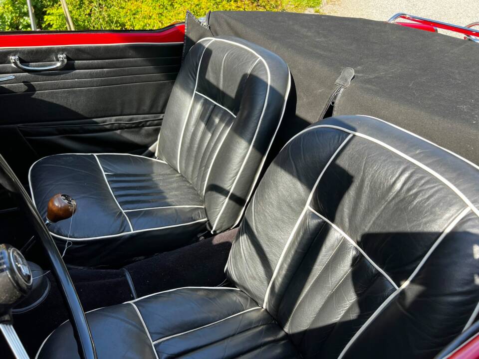 Image 7/7 of Triumph TR 4 (1964)