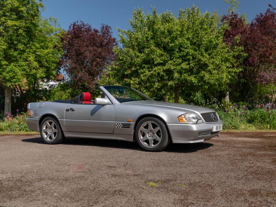 Image 10/50 of Mercedes-Benz SL 320 &quot;Mille Miglia&quot; (1995)