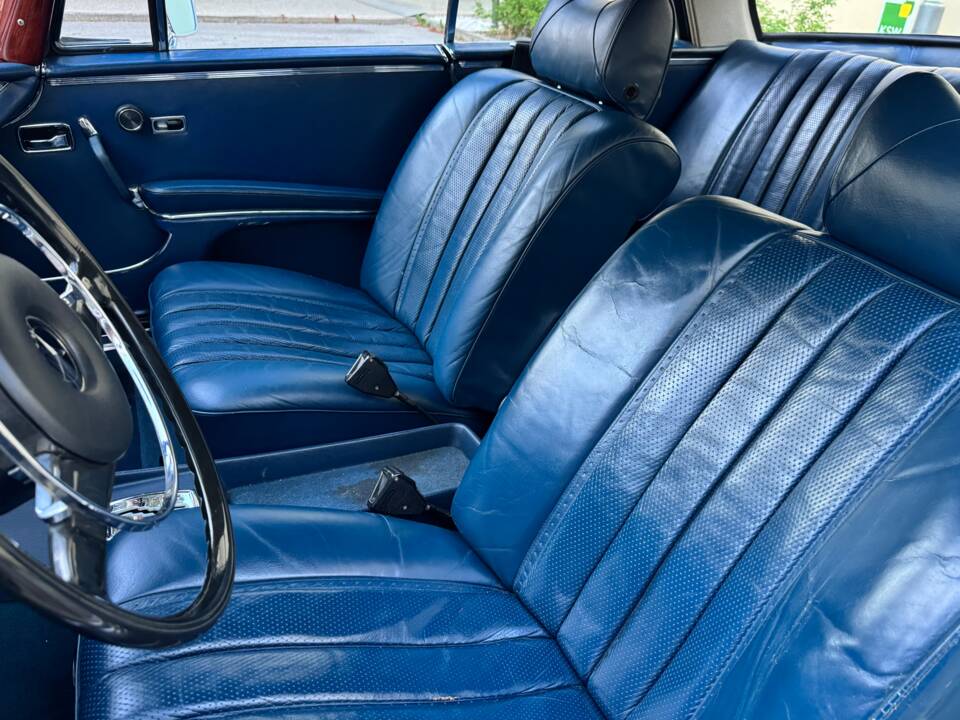 Bild 32/54 von Mercedes-Benz 280 SE (1970)