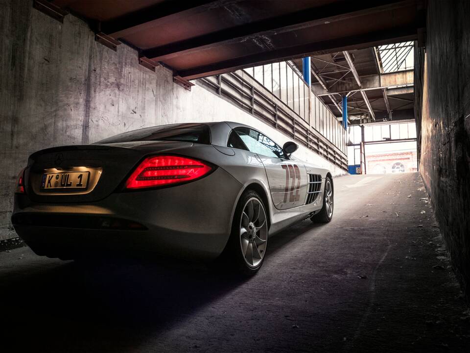 Image 29/61 of Mercedes-Benz SLR McLaren (2004)