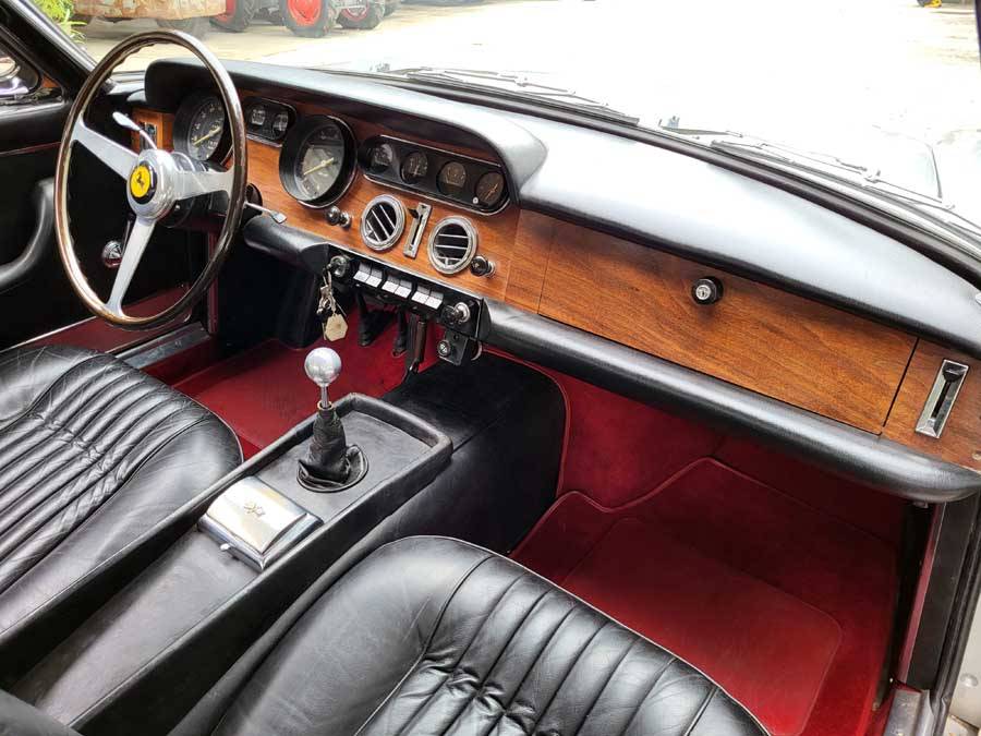 Image 22/33 de Ferrari 330 GT 2+2 (1964)