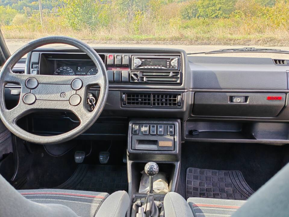 Bild 22/42 von Volkswagen Golf II GTi 16V 1.8 (1986)