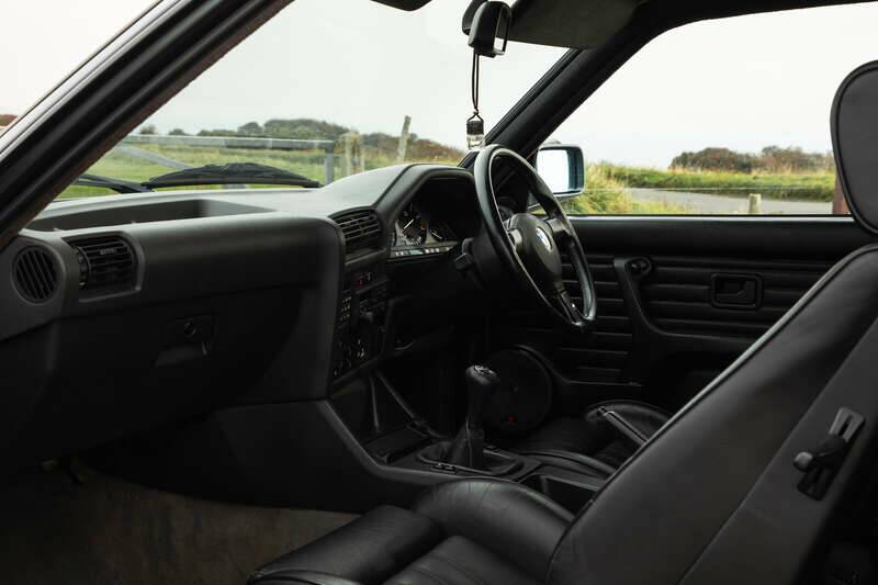 Image 2/50 of BMW 325i (1990)