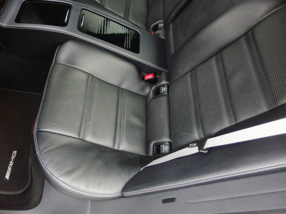 Image 61/97 of Mercedes-Benz CLS 63 AMG S 4MATIC (2013)