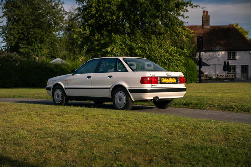 Image 4/50 of Audi 80 - 2.0 E (1993)