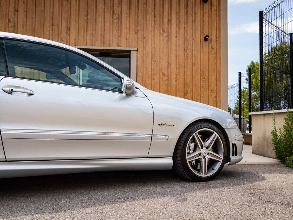 Afbeelding 29/50 van Mercedes-Benz CLK 63 AMG (2007)