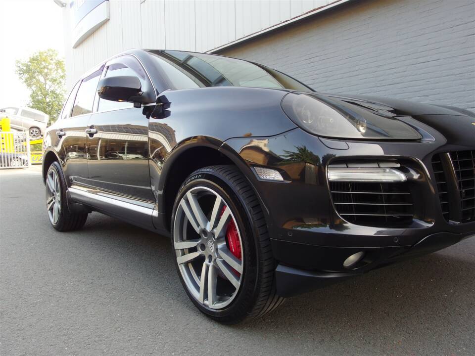 Image 18/93 of Porsche Cayenne Turbo (2007)