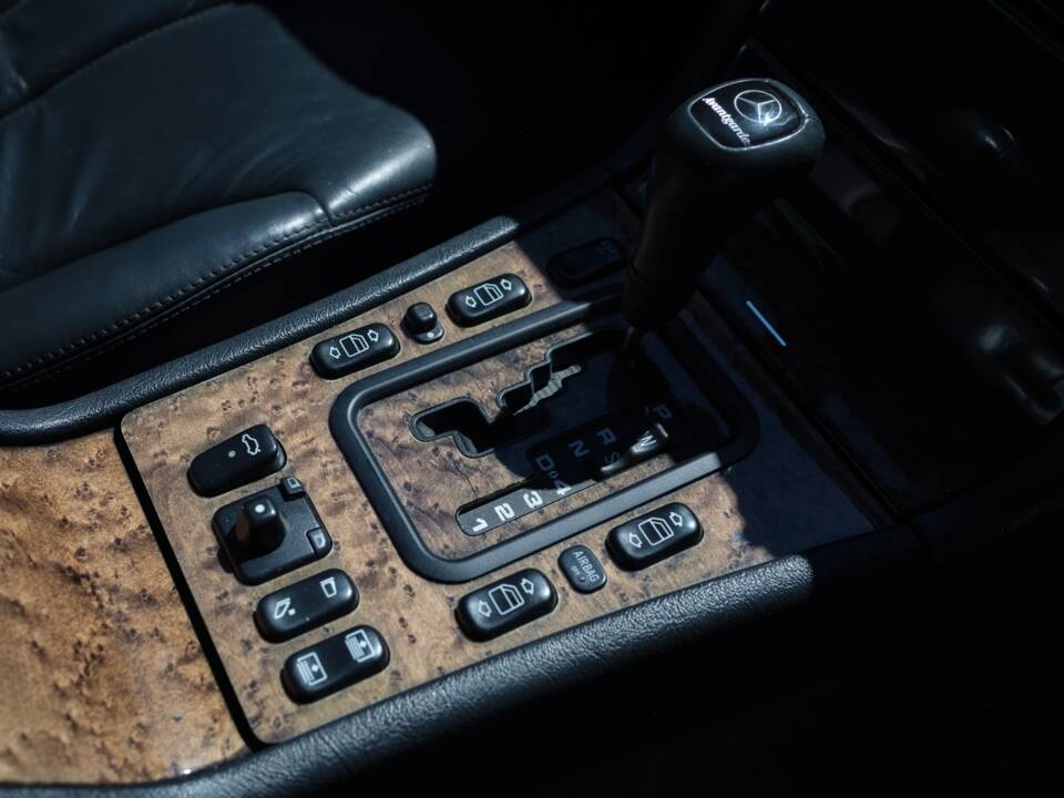 Immagine 43/50 di Mercedes-Benz E 55 AMG (1999)