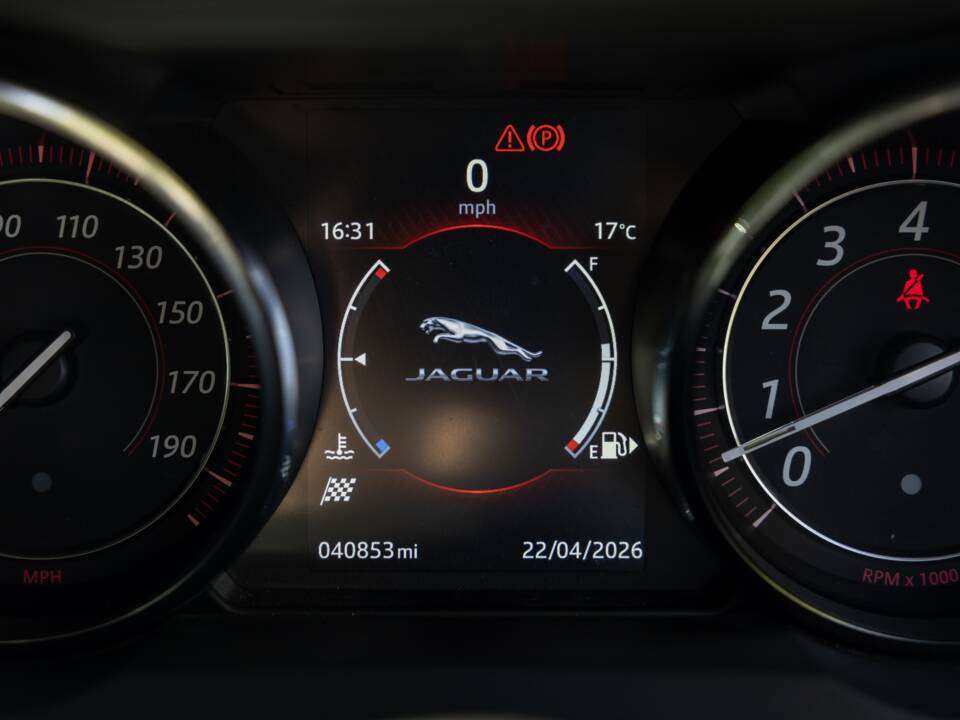 Image 20/45 of Jaguar F-Type (2016)