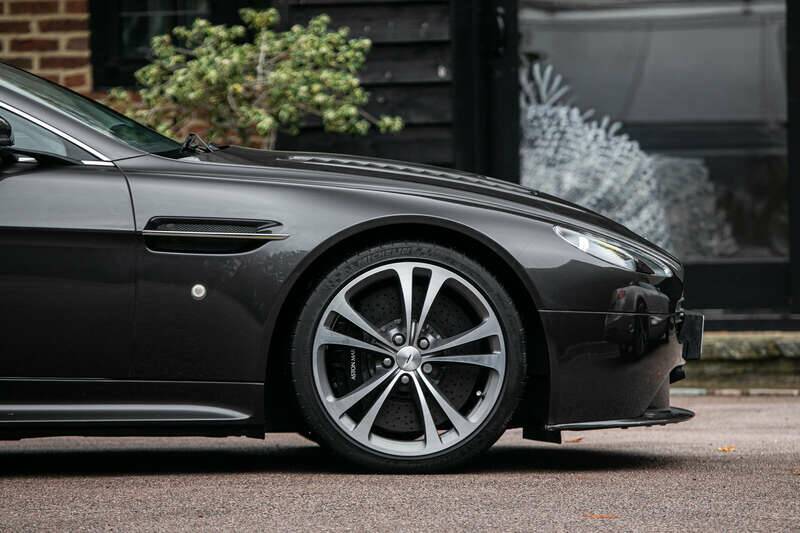 Imagen 38/46 de Aston Martin V12 Zagato (2011)