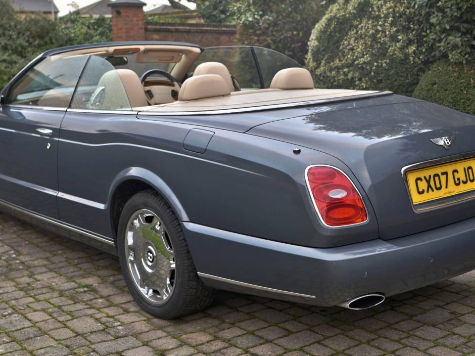 Image 23/50 of Bentley Azure (2007)