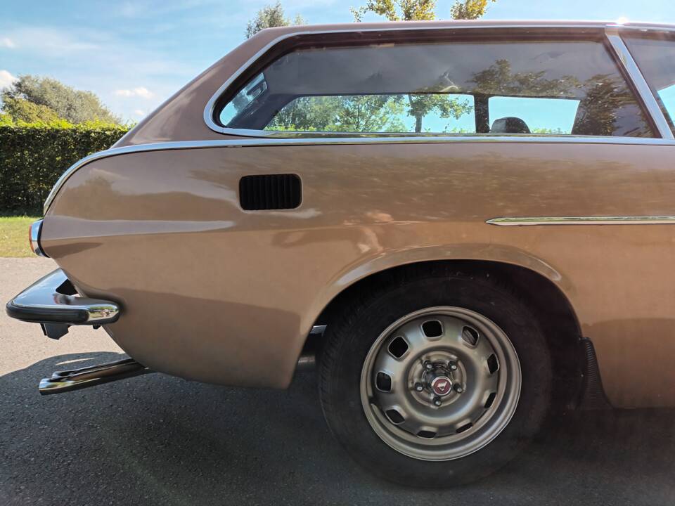 Image 23/73 of Volvo 1800 ES (1972)