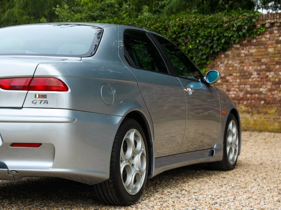 Afbeelding 50/50 van Alfa Romeo 156 3.2 V6 GTA (2004)