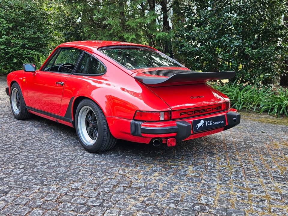 Immagine 2/37 di Porsche 911 Carrera 3.2 (1985)