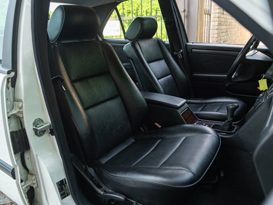 Bild 23/50 von Mercedes-Benz C 200 Kompressor (1996)