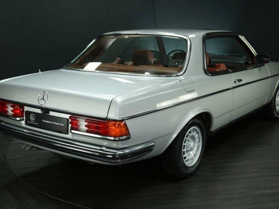 Image 2/50 of Mercedes-Benz 280 CE (1980)