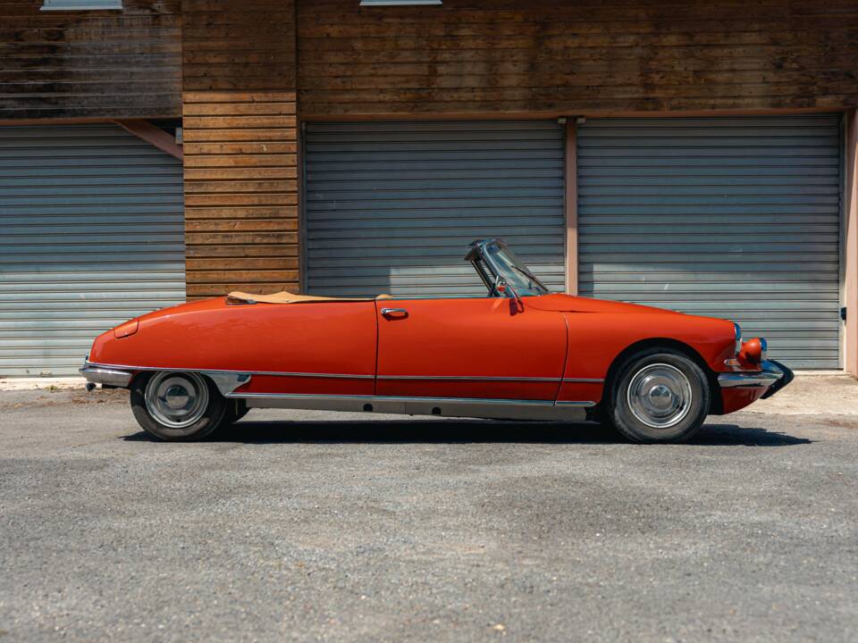 Image 4/56 of Citroën DS 21 Chapron (1967)