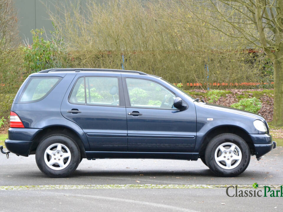 Imagen 6/50 de Mercedes-Benz ML 230 (1998)