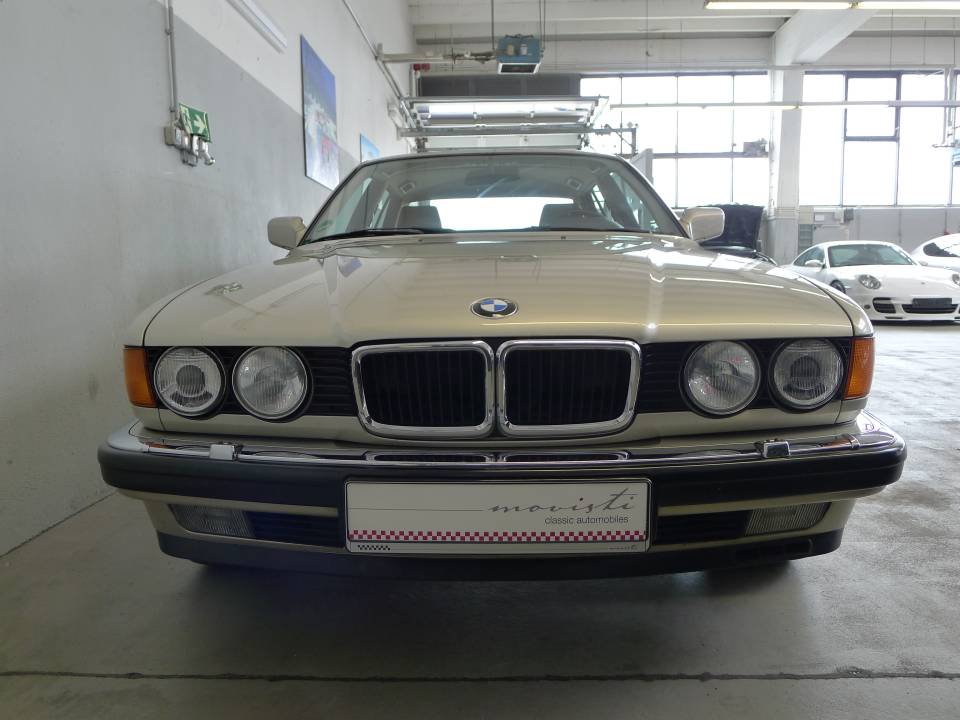 Image 26/46 of BMW 750iL (1990)