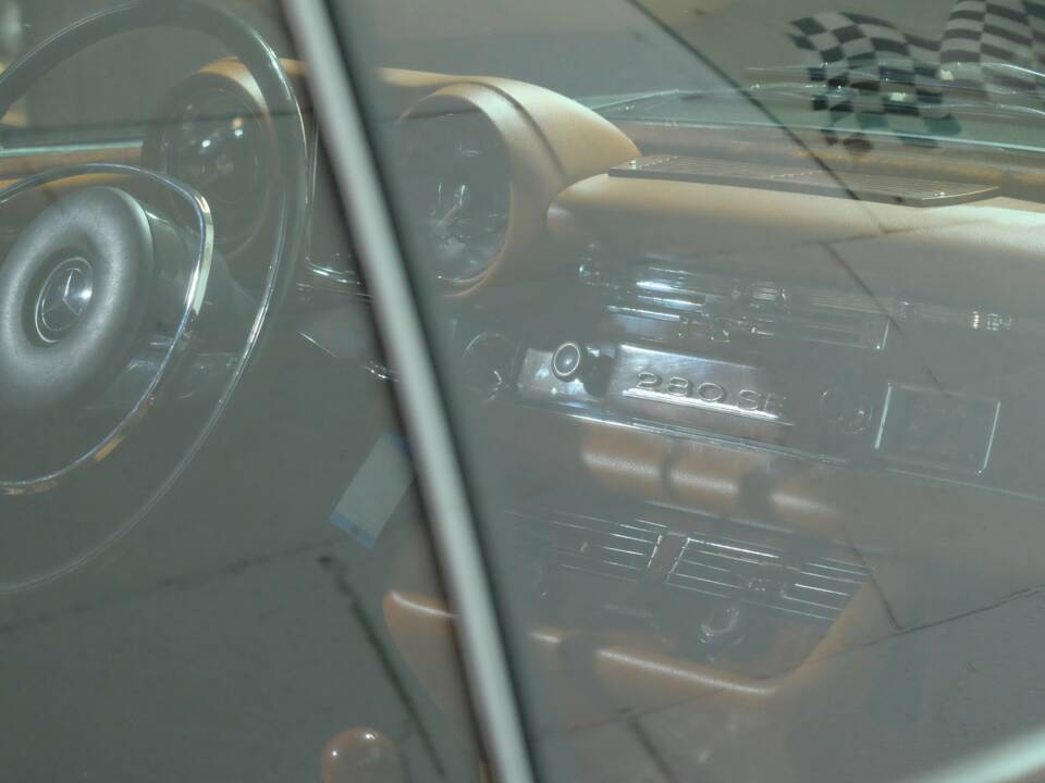 Immagine 11/29 di Mercedes-Benz 280 SE 3,5 (1970)