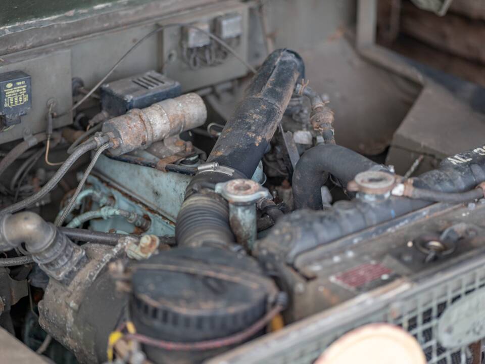 Image 4/50 de Land Rover 88 (1974)