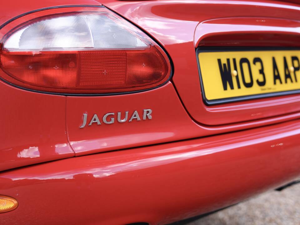 Image 15/50 de Jaguar XKR (2000)