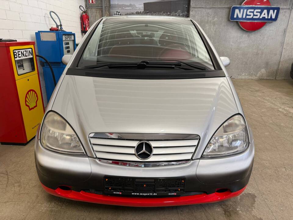 Image 4/21 of Mercedes-Benz A 160 "F1 Häkkinen Edition" (1998)