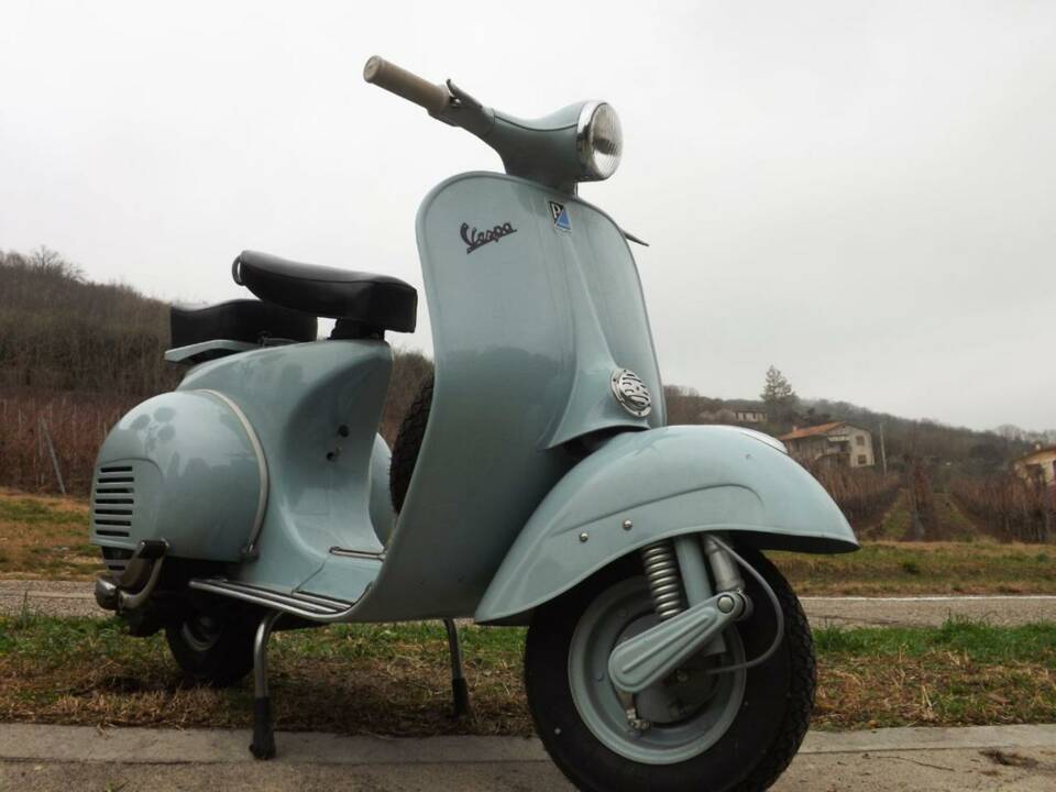 Image 3/50 de Piaggio Vespa 125 (1961)