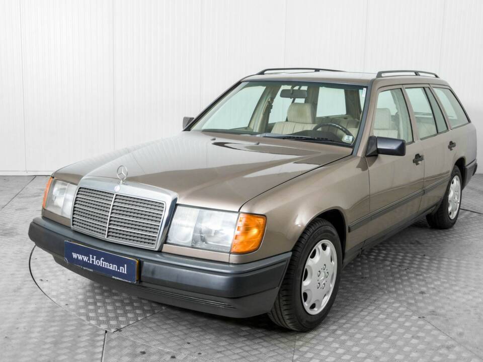 Image 17/50 of Mercedes-Benz 300 TD (1986)
