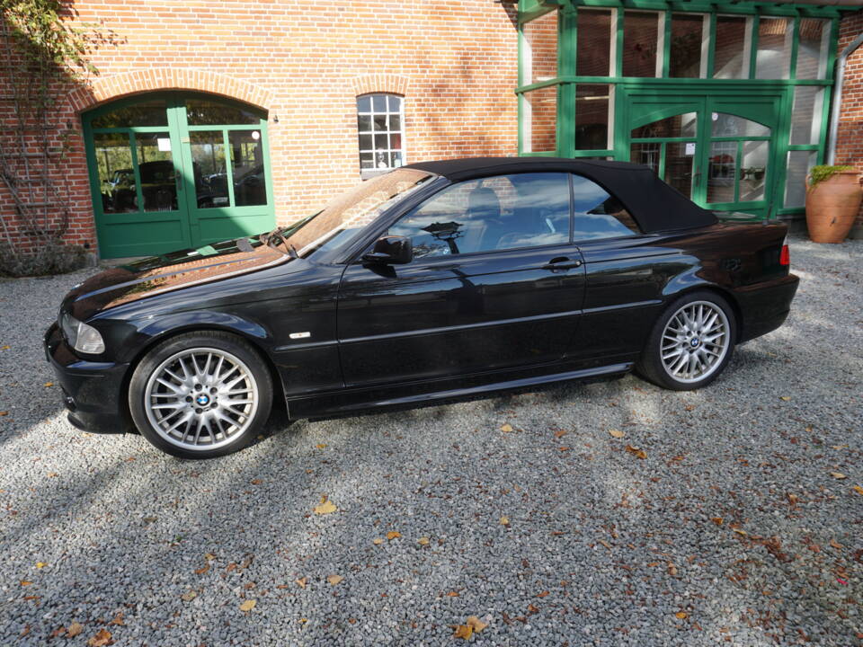 Image 2/30 of BMW 330Ci (2003)