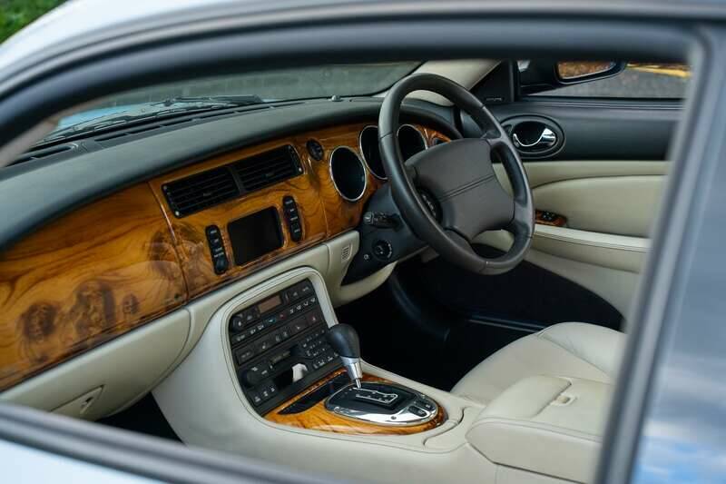 Afbeelding 22/50 van Jaguar XKR (2006)