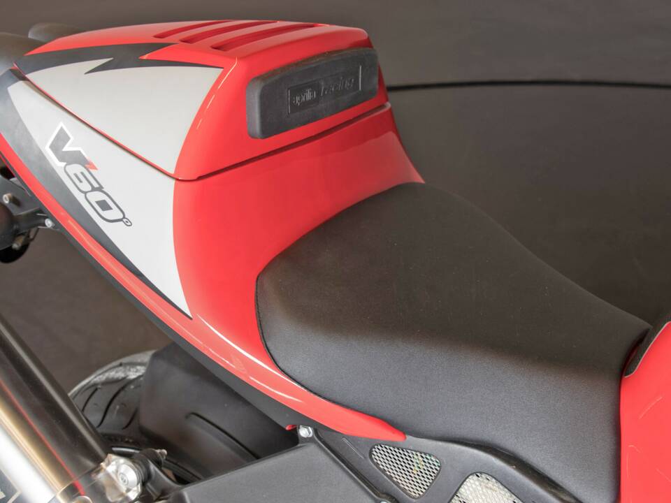 Immagine 14/22 di Aprilia RSV 1000 R (2000)