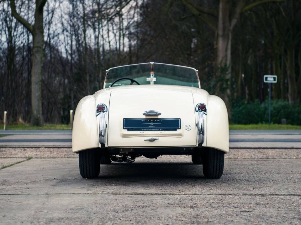 Image 16/45 of Jaguar XK 120 OTS (1950)