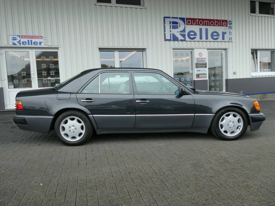 Image 7/21 of Mercedes-Benz 500 E (1992)