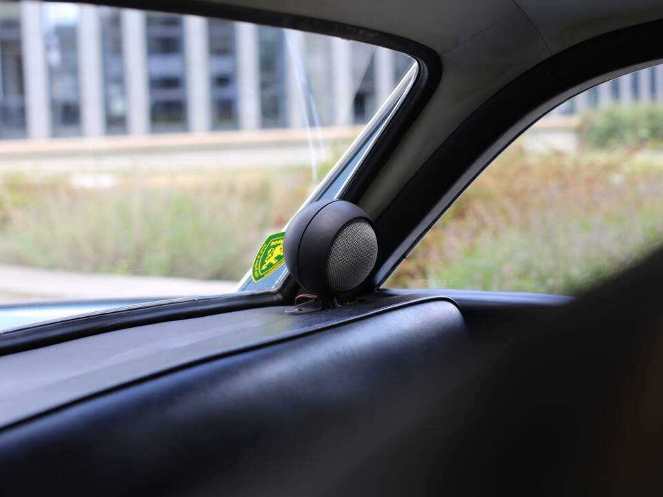 Image 27/56 of Peugeot 404 Coupé (1968)