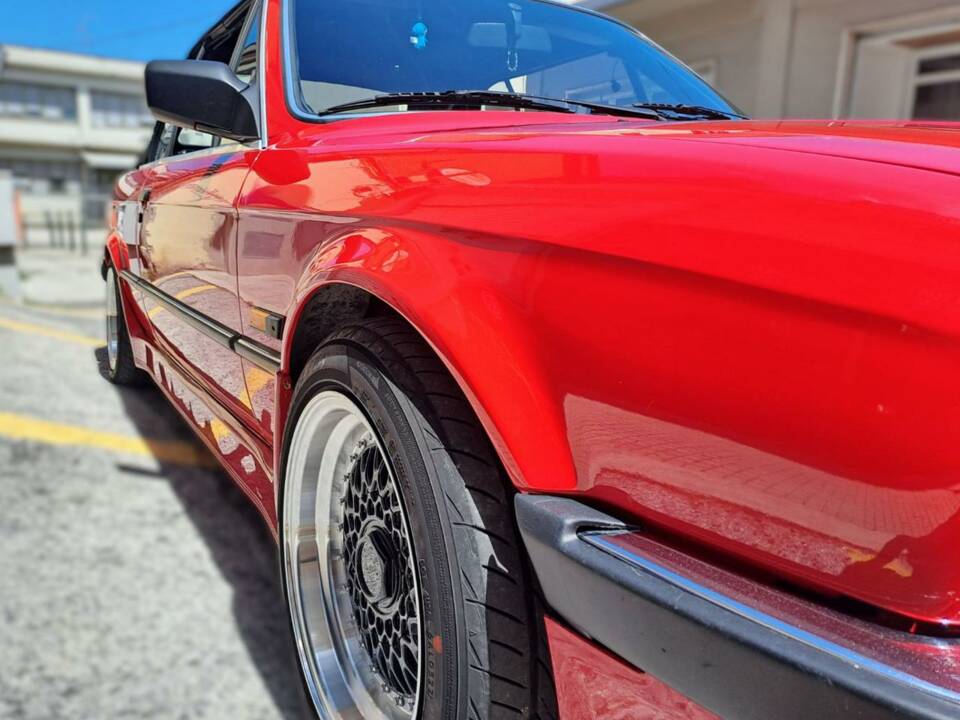 Immagine 23/50 di BMW 320i (1989)