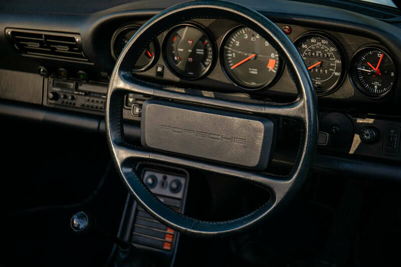 Image 19/31 of Porsche 911 Carrera 3.2 (1987)