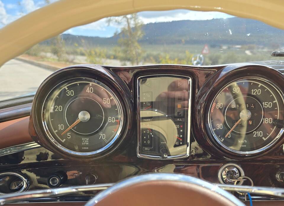 Immagine 26/40 di Mercedes-Benz 300 SE (1964)