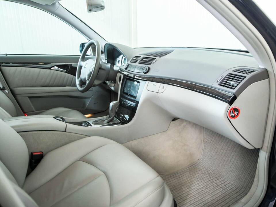 Bild 12/50 von Mercedes-Benz E 320 T 4MATIC (2004)