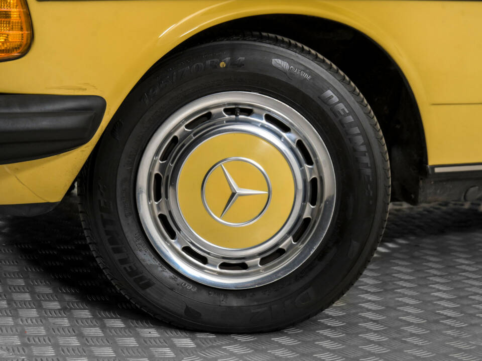 Image 4/50 of Mercedes-Benz 240 TD (1982)