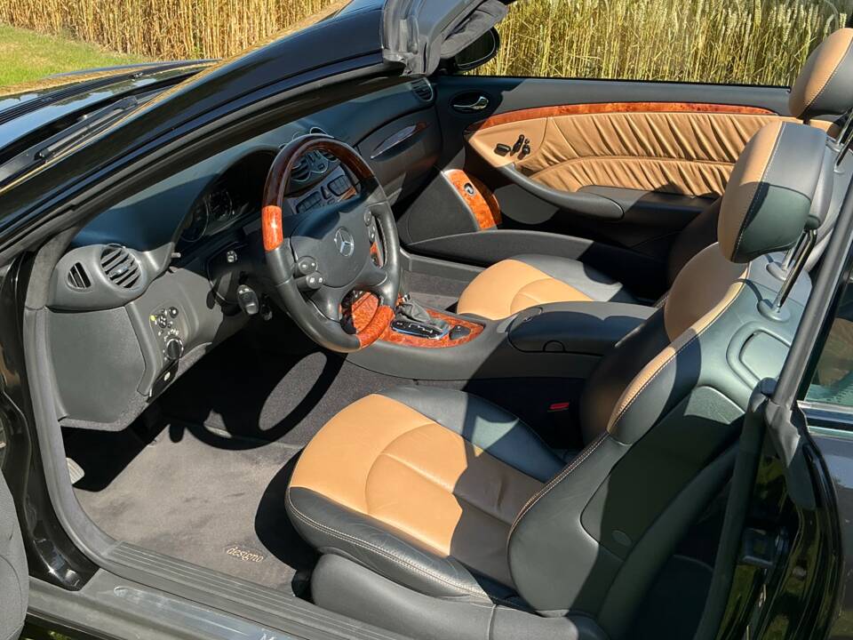 Image 2/46 of Mercedes-Benz CLK 320 (2003)