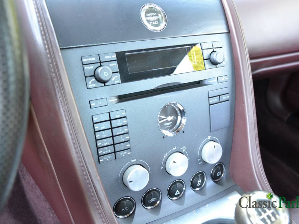 Image 30/50 de Aston Martin V8 Vantage (2005)