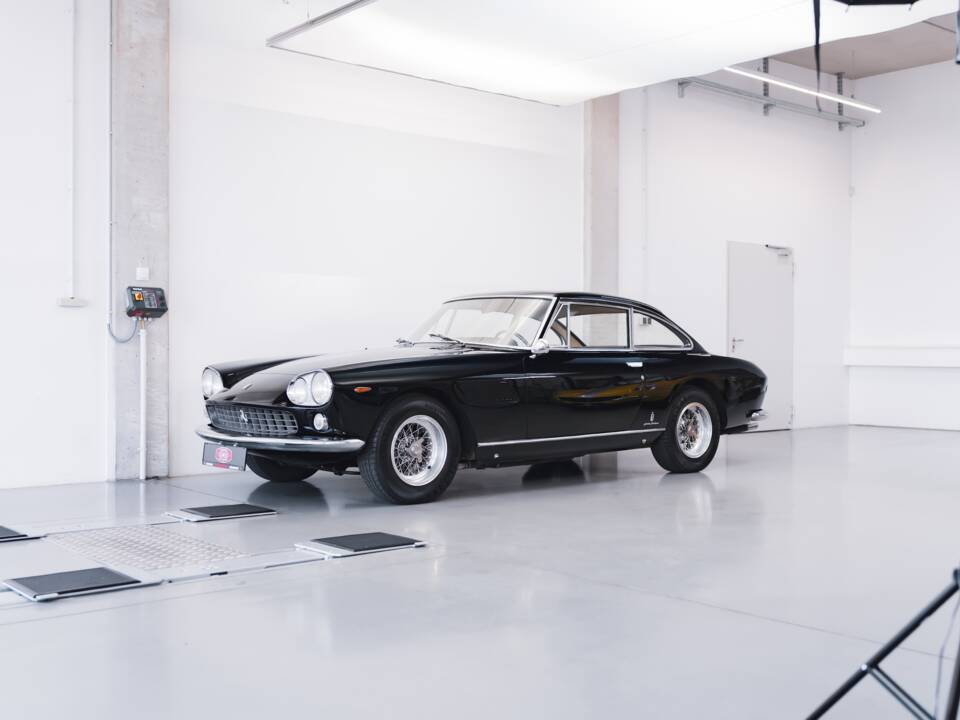 Image 98/100 of Ferrari 330 GT 2+2 (1965)