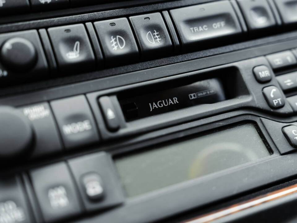 Imagen 23/36 de Jaguar XK8 4.0 (1999)