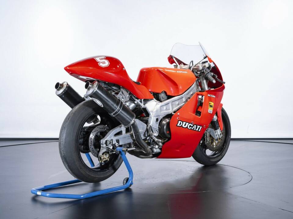 Immagine 2/50 di Ducati DUMMY (1999)