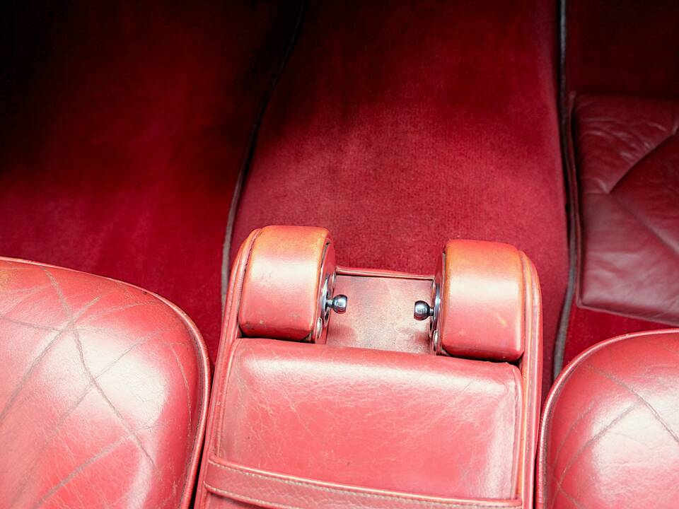 Image 44/48 of Bentley T 1 (1967)