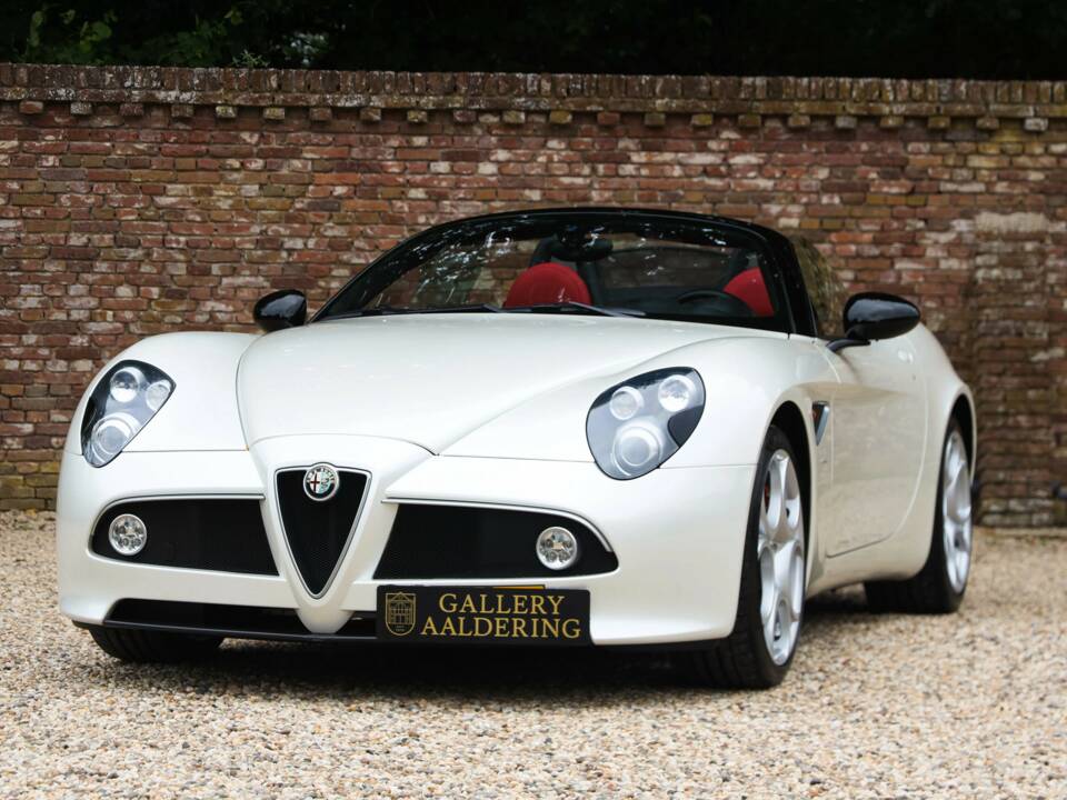 Obraz 26/50 pojazdu Alfa Romeo 8C Spider (2009)