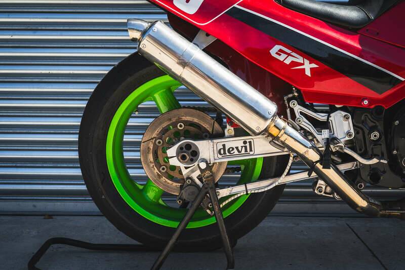 Image 46/50 of Kawasaki GPX 750R (1987)