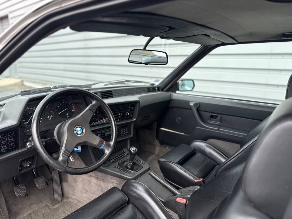 Image 31/79 of BMW M 635 CSi (1989)