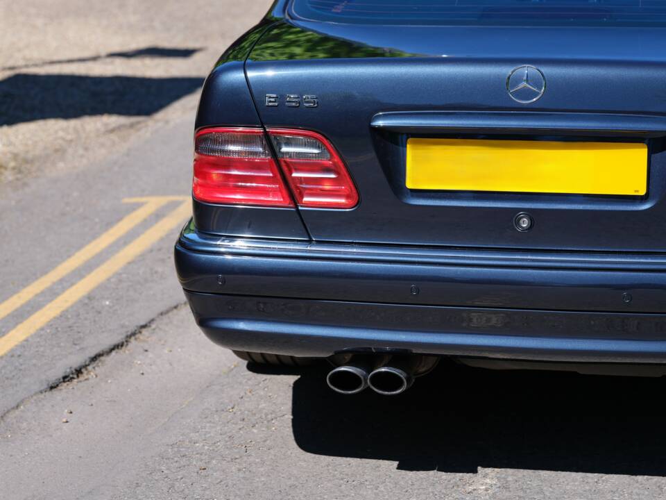 Immagine 31/50 di Mercedes-Benz E 55 AMG (1999)